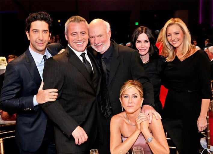 Release ‘Friends’-reünie eindelijk bekend, eerste trailer licht tipje van sluier op