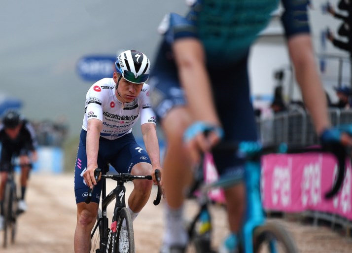Remco Evenepoel baalt van “domme verloren seconden” op Egan Bernal, maar: “Ik mag alleen maar fier zijn over waar ik nu sta”