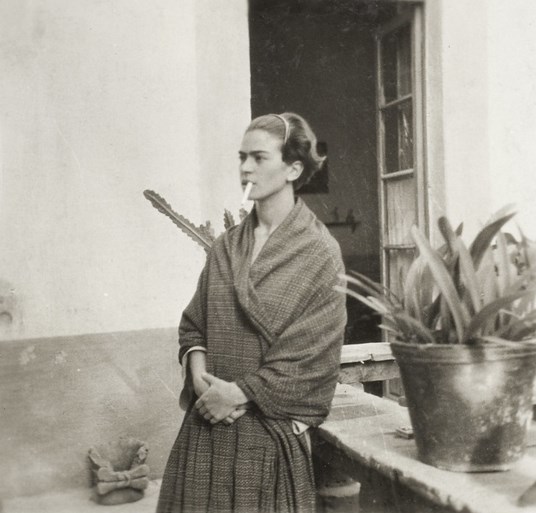 Private foto’s van Frida Kahlo te zien in Gent: inblik in tumultueuze tijd en leven van kunstenares