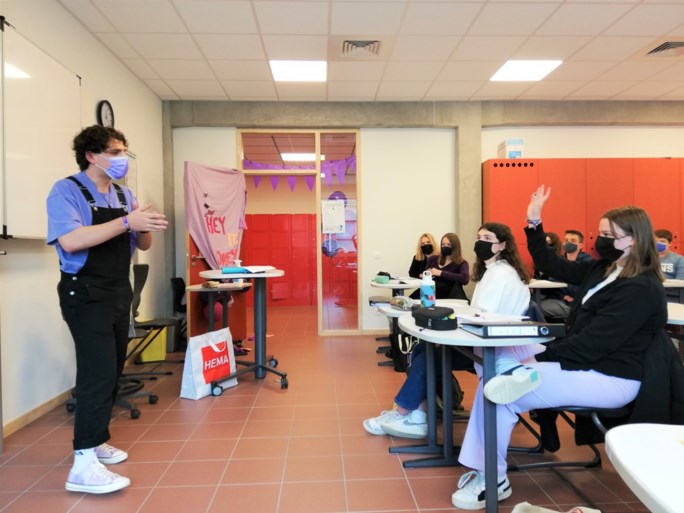 Ursulinen kleurt paars op Internationale Dag tegen Holebi- en Transfobie