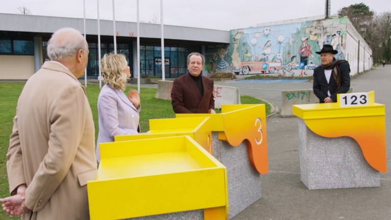 Julie Vermeire en papa Jacques bezoeken de garage van DDT: “Ik stond soms tussen de koeien op een trapje”