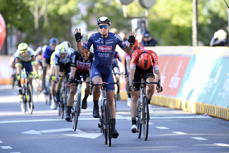 Chaos In De Ronde Van Limburg Brent Van Moer Rijdt Verkeerd Het Nieuwsblad Mobile
