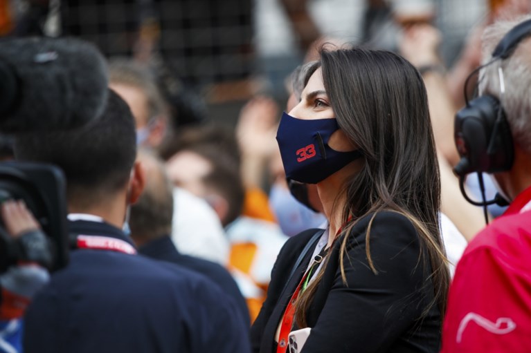 O fim de semana da F1 foi um marco para Max Verstappen, mas a namorada Kelly Piquet roubou o show em Mônaco