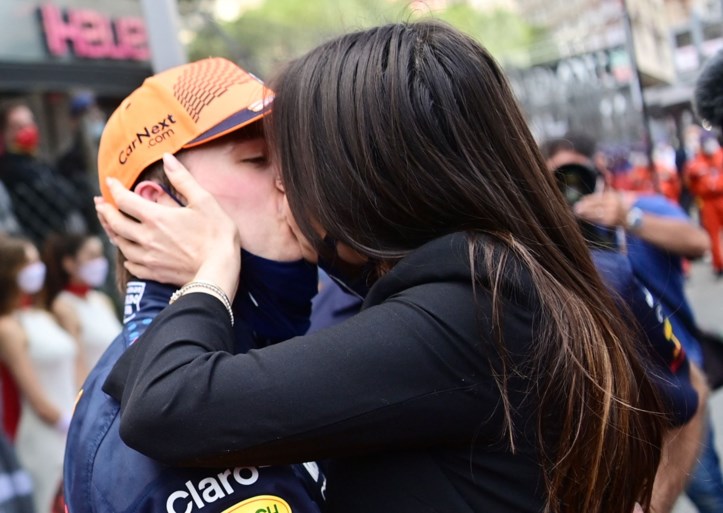 O fim de semana da F1 foi um marco para Max Verstappen, mas a namorada Kelly Piquet roubou o show em Mônaco