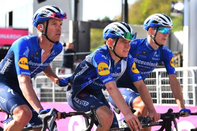 Remco Evenepoel verlaat de Giro na valpartij waarbij hij ...