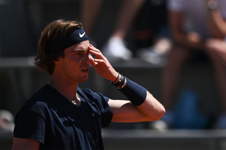 ROLAND GARROS. Rafael Nadal neemt vlotjes eerste horde, ook Novak Djokovic kent goede start in Parijs