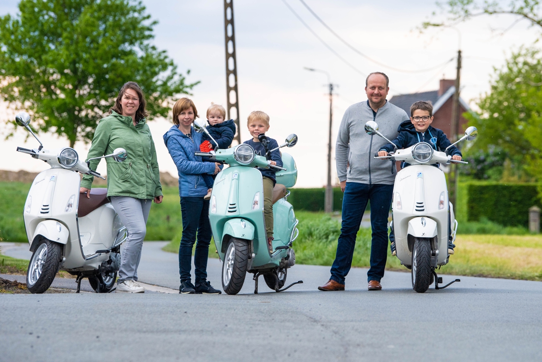 Ze kregen op reis de smaak te pakken, nu verhuren deze gezinnen zelf de  iconische Vespa (Oostrozebeke) | Het Nieuwsblad Mobile