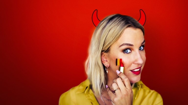 Kat Kerkhofs brengt unieke kijk op EK voetbal met ‘Katje voor de sfeer’, Dries Mertens steelt meteen de show in trailer