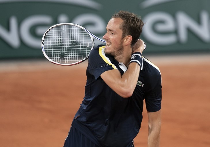 ROLAND GARROS. Medvedev heeft ticket voor derde ronde beet, ook Zverev is door na vlotte zege