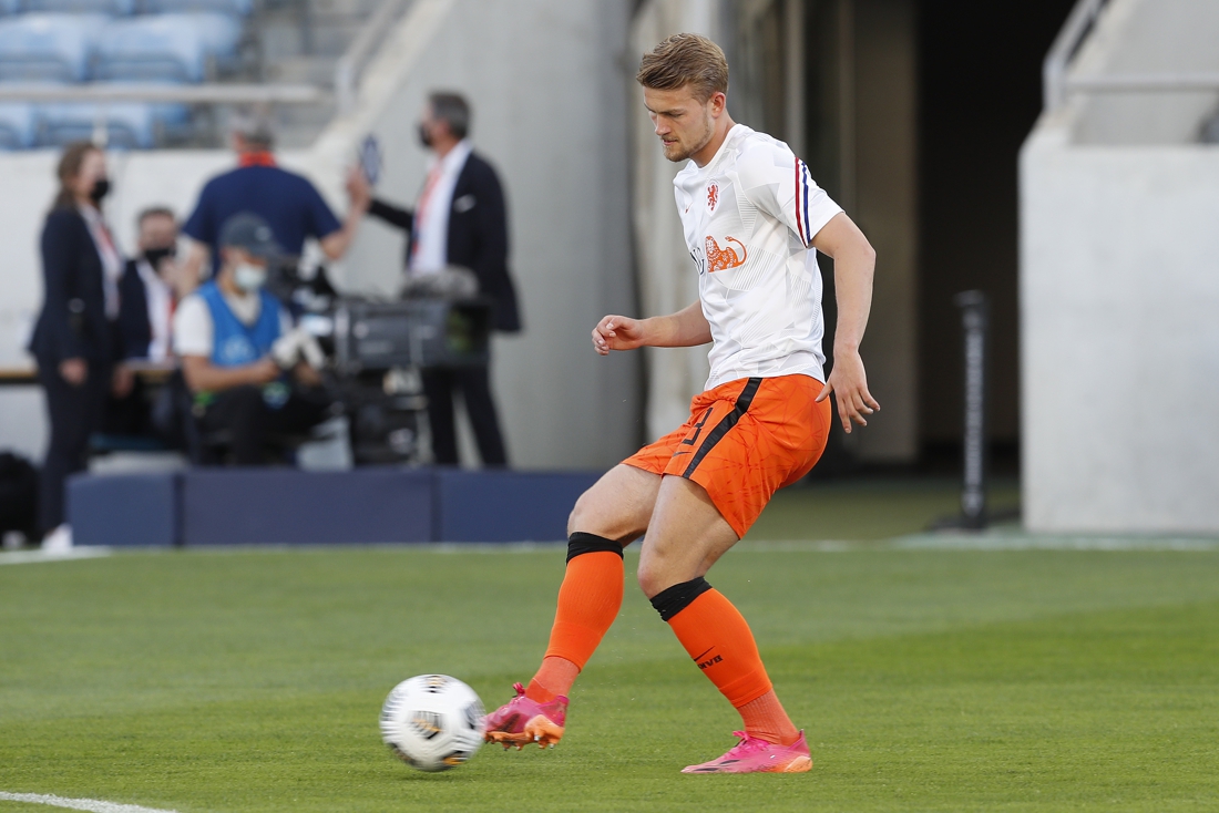 Matthijs De Ligt Valt Uit Op Training Van Oranje En Moet Laa Het Nieuwsblad Mobile