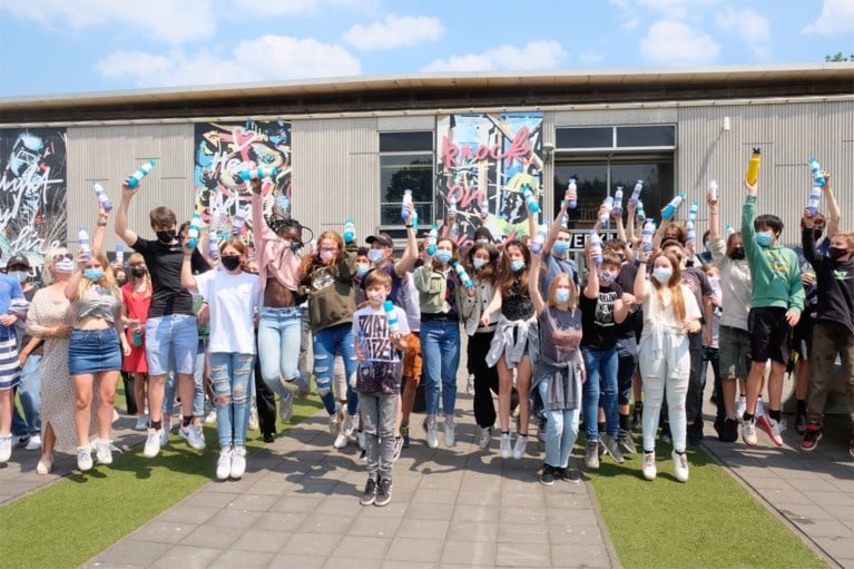 School vangt 5.000 euro voor milieuproject: minder flesjes, meer drinkbussen