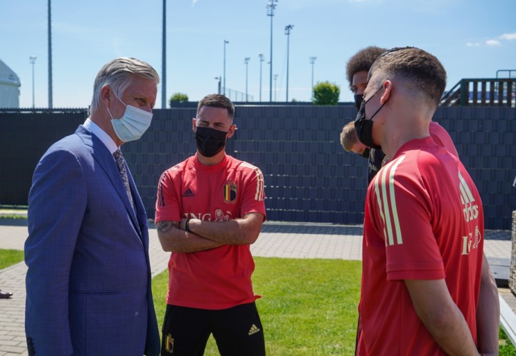 Koning Filip wenst Rode Duivels veel succes op het EK, en maakt indruk bij de spelers: “Hij zei dat ik het goed gedaan had”