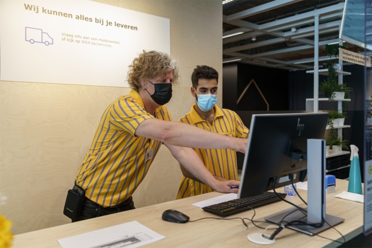 Meubelketen zet ambitieuze vluchtelingen aan het werk: “Alaeddin is echt één van ons”