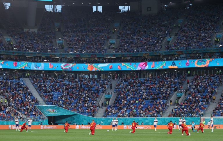 Russisch publiek fluit knielende Rode Duivels massaal uit, UEFA steunt boodschap en veroordeelt boegeroep