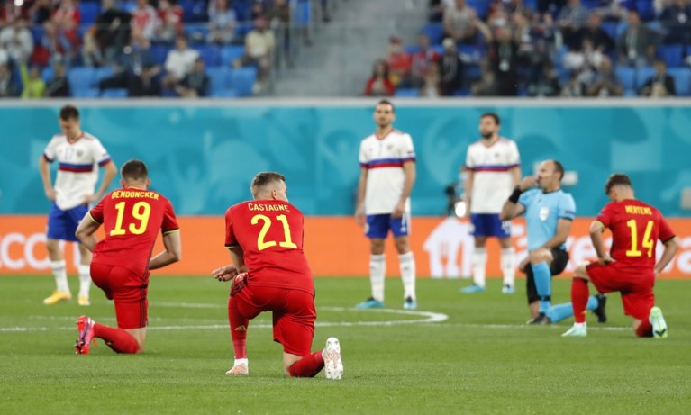 Russisch publiek fluit knielende Rode Duivels massaal uit, UEFA steunt boodschap en veroordeelt boegeroep
