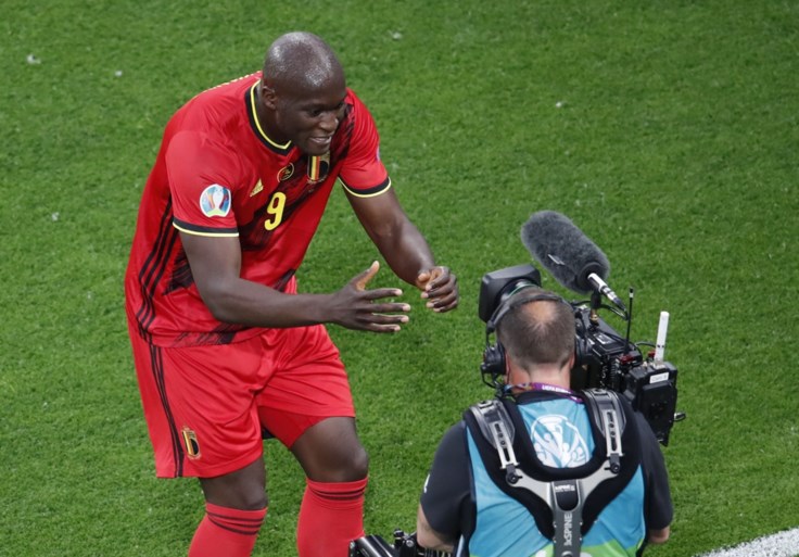 Romelu Lukaku draagt goals op aan Inter-ploegmaat ...