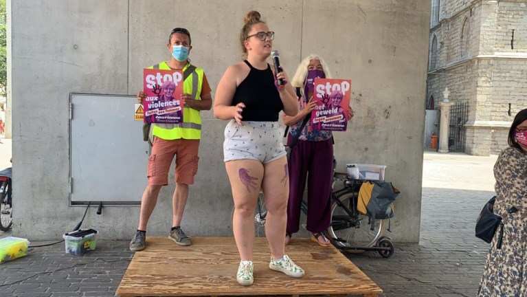 PVDA voert actie aan de Stadshal: “Stop seksueel geweld”