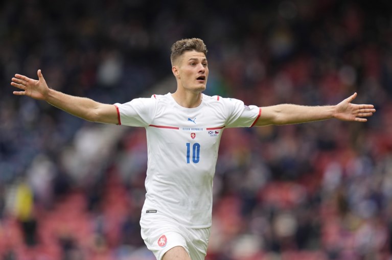 Is het doelpunt van het toernooi al gescoord? Patrik Schick pakt uit met heerlijke lob