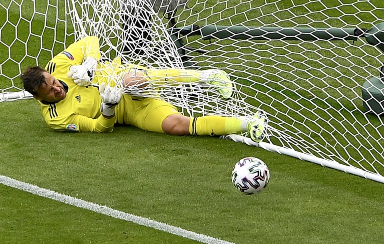 Beresterke Patrik Schick bezorgt Tsjechië de zege tegen Schotland