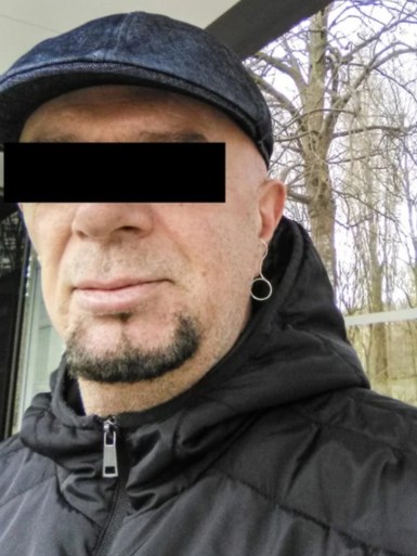 Man steekt nieuwe vriend van ex-vrouw dood voor ogen van kinderen: “Hij wandelde rustig weg”