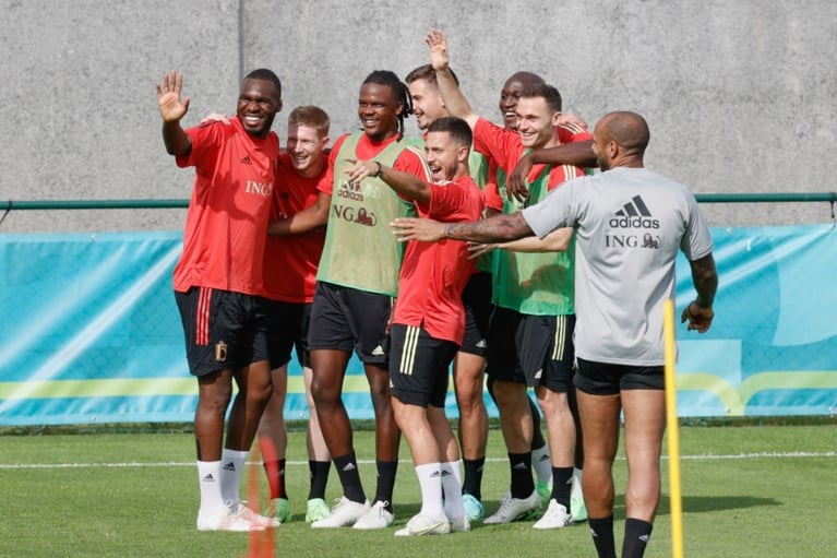 Jan Vertonghen ontbreekt op training Rode Duivels daags voor afreis naar Denemarken; De Bruyne, Hazard en Witsel wel van de partij