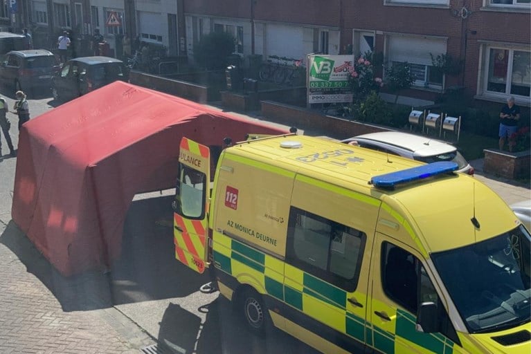 Man steekt nieuwe vriend van ex-vrouw dood voor ogen van kinderen: “Hij wandelde rustig weg”