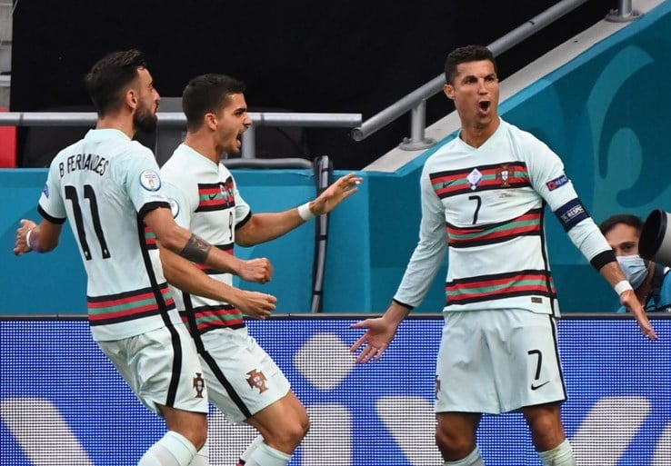 Ronaldo dan toch aan het feest met Portugal na moeizame zege tegen Hongarije, het zwakke broertje in de groep des doods