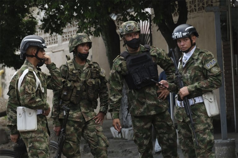 Minstens 36 gewonden bij explosie bomauto op militaire basis in Colombia
