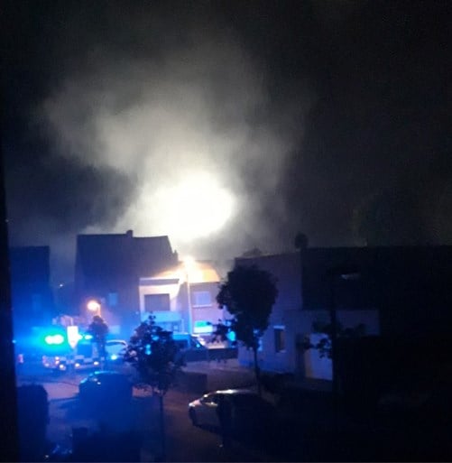 Hevige brand in schrijnwerkerij in Wondelgem: “Vuur pas na halfuur onder controle”