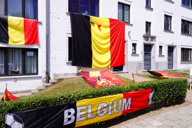 Malem is er klaar voor: heeft Mark de grootste driekleur van Gent hangen?