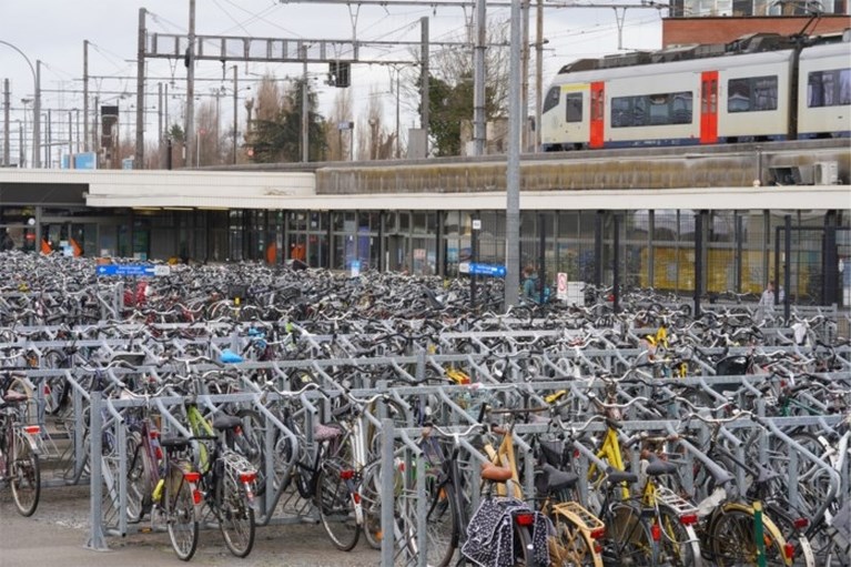 Gedaan met de chaos. Bouw nieuwe fietsenstalling aan station Dampoort begonnen