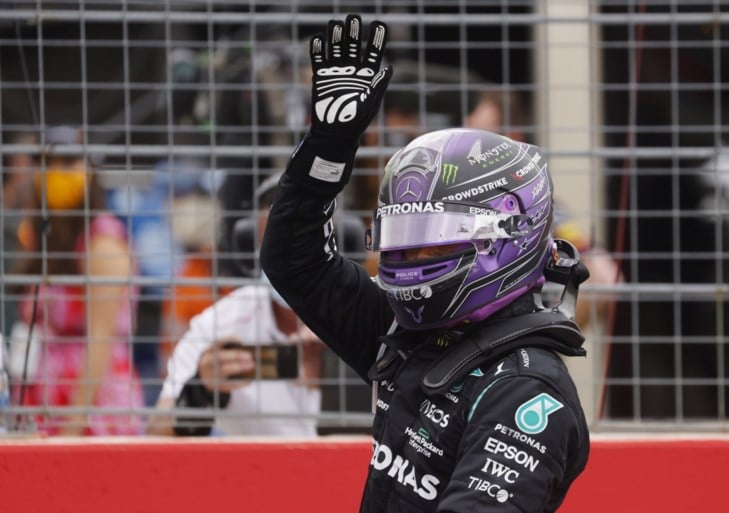 Max Verstappen wint spannende Grote Prijs van Frankrijk na geweldig tactisch steekspel met Lewis Hamilton en Mercedes