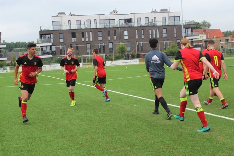 Nationaal Unified-team wint eerste wedstrijd tegen BV’s op veld van Racing Mechelen