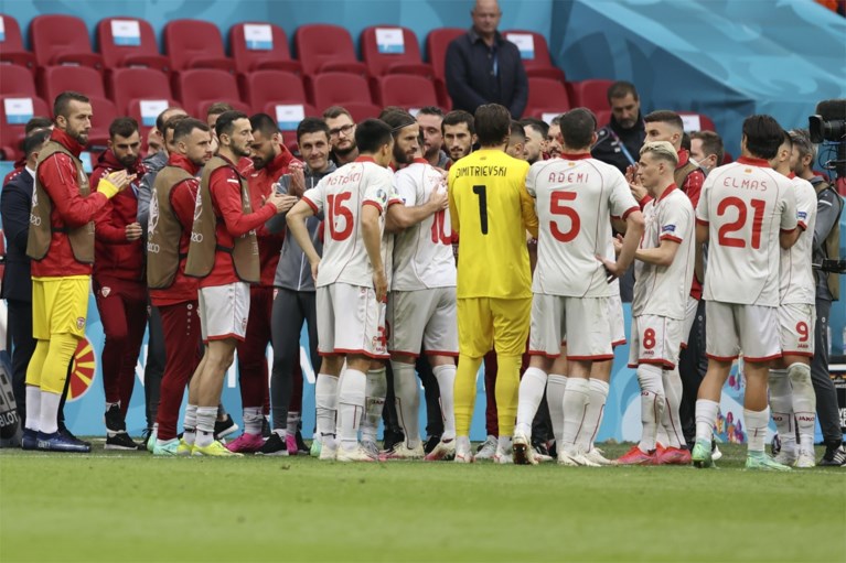 Mooi gebaar: afscheidnemende Pandev krijgt voor aftrap tegen Nederland speciaal shirt