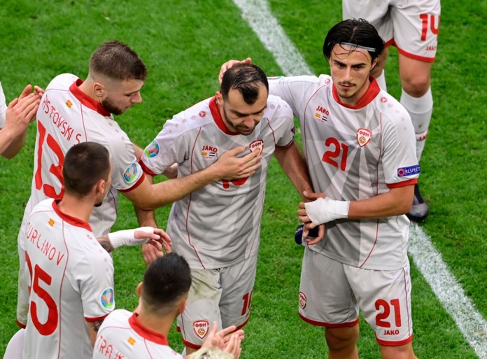 Mooi gebaar: afscheidnemende Pandev krijgt voor aftrap tegen Nederland speciaal shirt