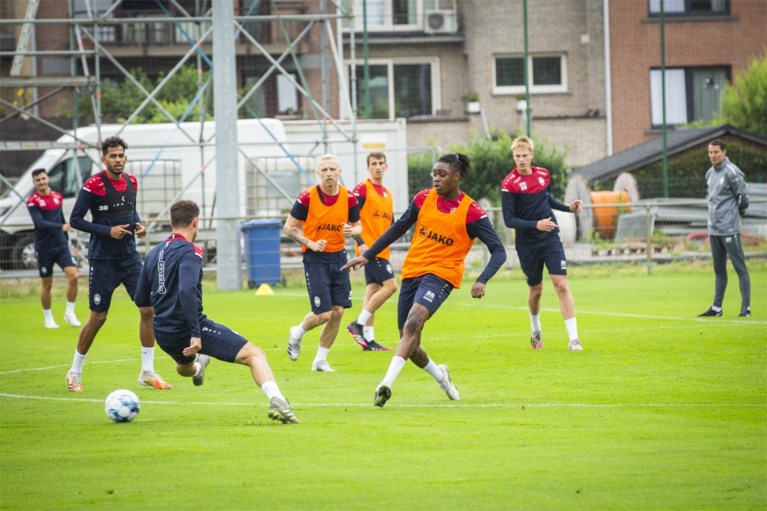 Ook Antwerp is eraan begonnen: 23 spelers op eerste training onder Brian Priske