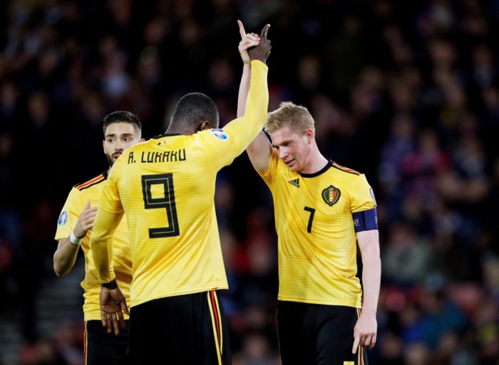 Ze gaan er opnieuw de wereld mee rond, maar waar komt de iconische handshake tussen Romelu Lukaku en Kevin De Bruyne vandaan?