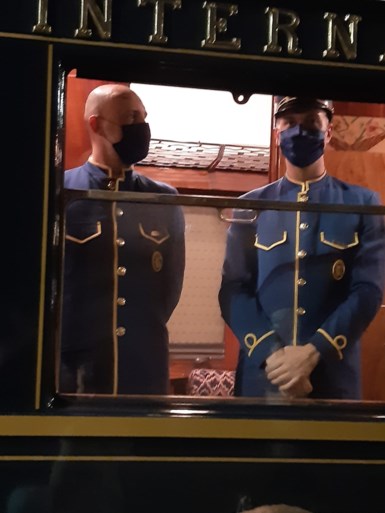 Orient Express stopt even in Essen: liefhebbers wachten urenlang om beroemde trein te zien
