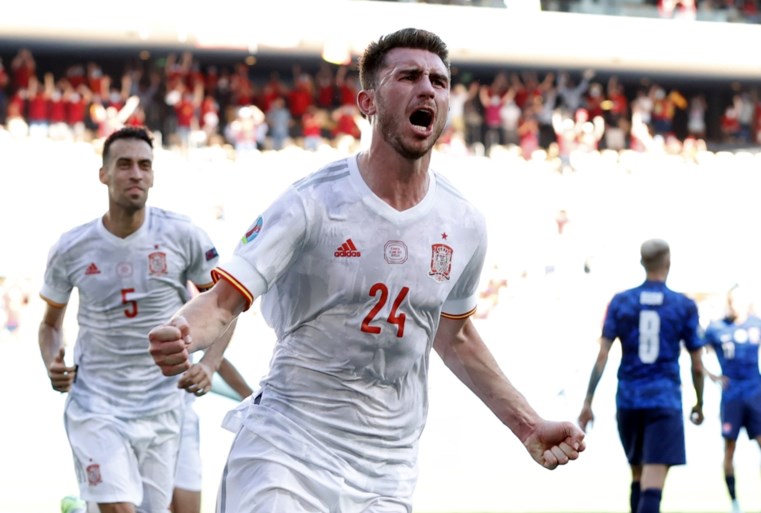 Spanje na blunder van Dubravka met ruime cijfers voorbij Slovakije naar volgende ronde