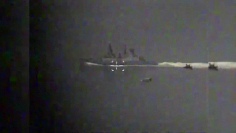 Russisch leger verspreidt beelden van incident met Britse torpedojager