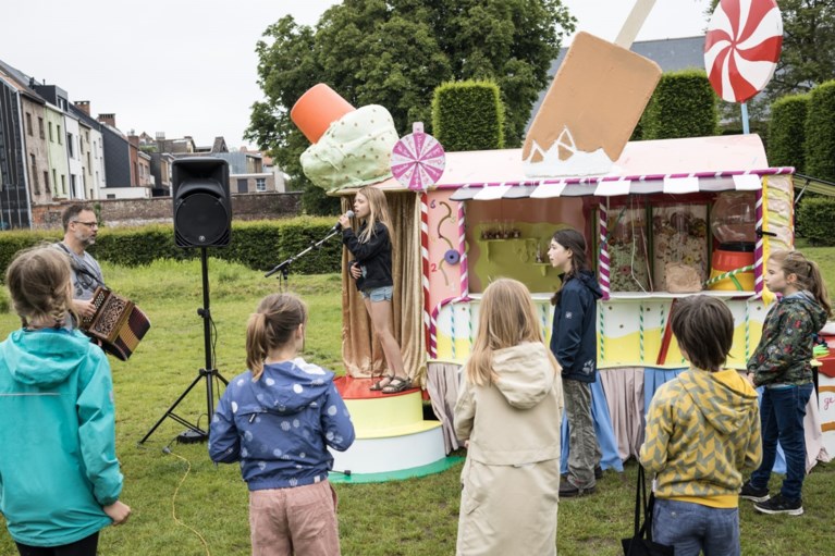 Gentse volkszanger start met snoepkraam: “Zo kan ik kinderen lokken voor mijn koor”