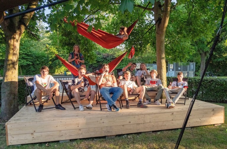 Jeugdhuis De Vonk opent eigen zomerbar De Stek