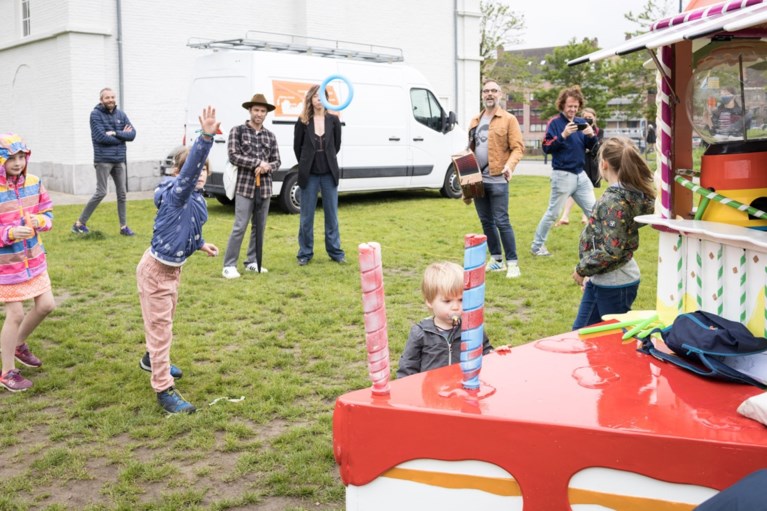 Gentse volkszanger start met snoepkraam: “Zo kan ik kinderen lokken voor mijn koor”