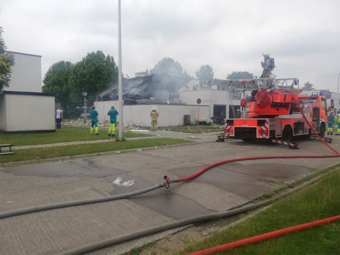 Eén dode na ontploffing in woning in Zele, schade is enorm