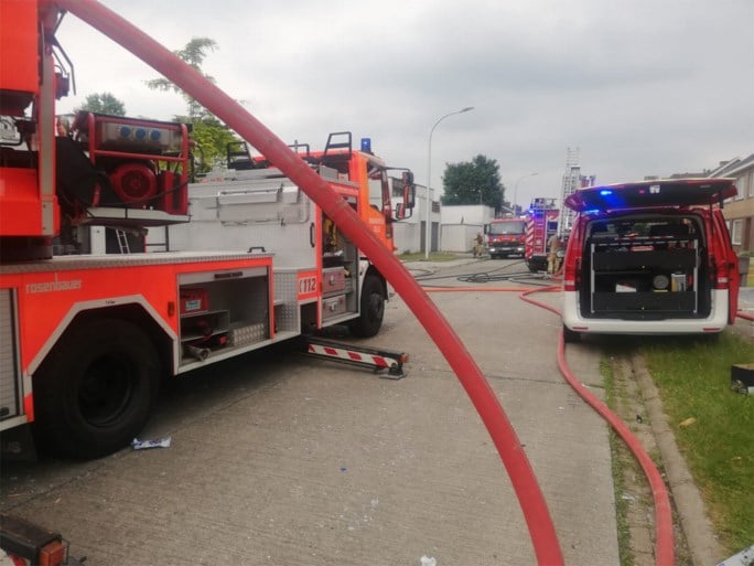 Eén dode na ontploffing in woning in Zele, schade is enorm