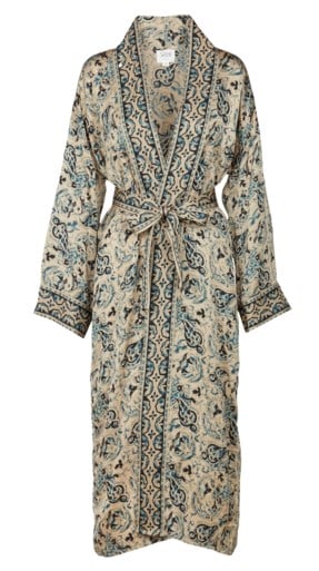 De cover-up met de kimono: zo verstop je je swimwear in stijl