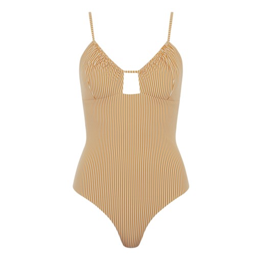 De cover-up met de kimono: zo verstop je je swimwear in stijl