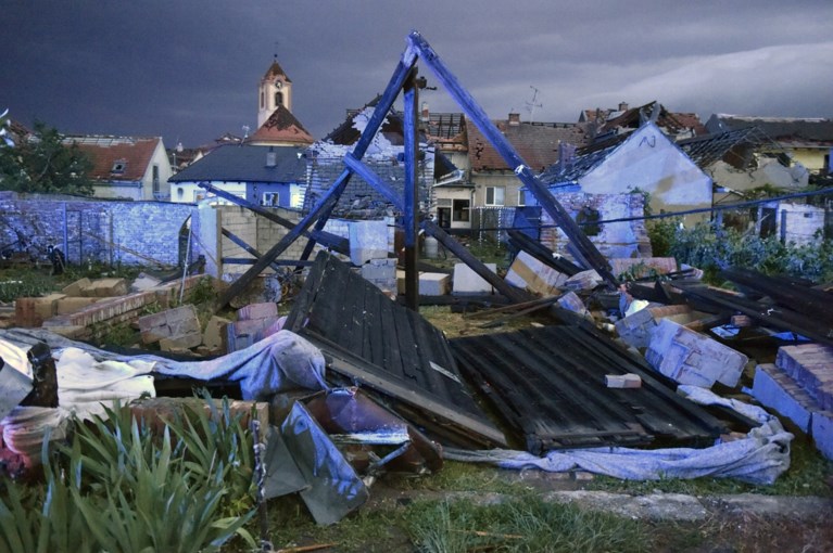 Minstens vijf doden door verwoestende windhoos in Tsjechië