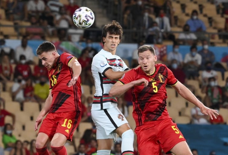 Rode Duivels moeten lang bibberen tegen Portugal, maar bereiken kwartfinale EK na schitterende goal Thorgan Hazard