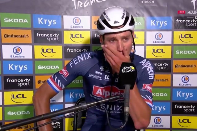 Mathieu van der Poel barst in tranen uit tijdens interview ...